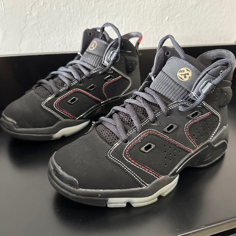 Jordan 6-17-23 (GS) Size 4.5Y Black/University Red (Fits women size 6.5)